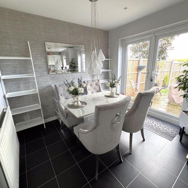 3 bedroom semi-detached house to rent - Photo 1