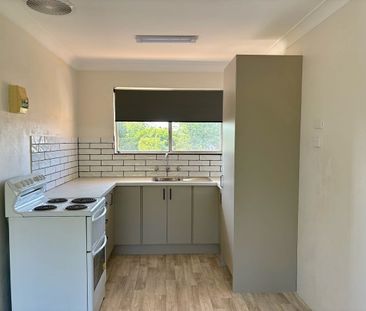 NORTH TAMWORTH - Renovated Upstairs One Bedroom Unit - Photo 1