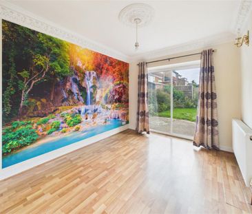 4 bedroom Detached house to rent - Photo 1