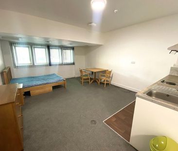 Studio to rent - Photo 2