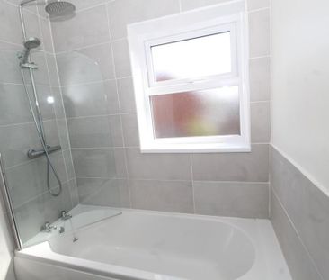 2 bedroom end of terrace house to rent - Photo 4