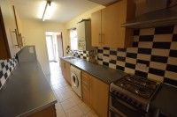 5 bed Semi-Detached - To Let - Photo 5