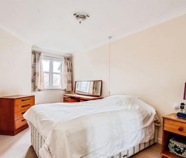 1 bedroom retirement property to rent - Photo 5