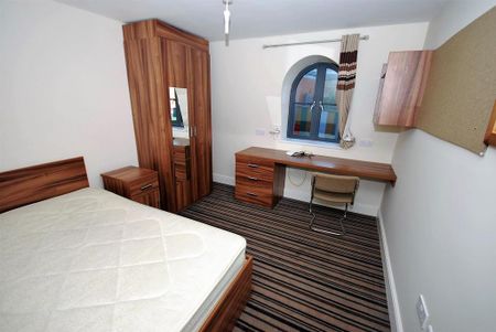 6 bedroom flat to rent - Photo 4