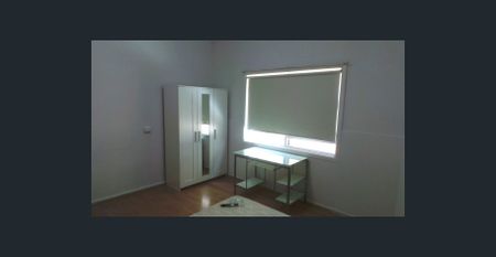 THREE-BEDROOM SEMI-DETACHED HOUSE FOR RENT - Photo 2