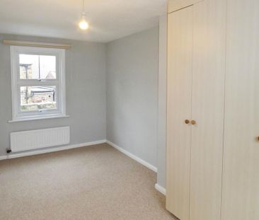 2 bedroom end of terrace house to rent - Photo 3