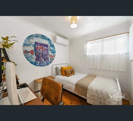 144 Hill Street, Newtown, Qld 4350 - Photo 4