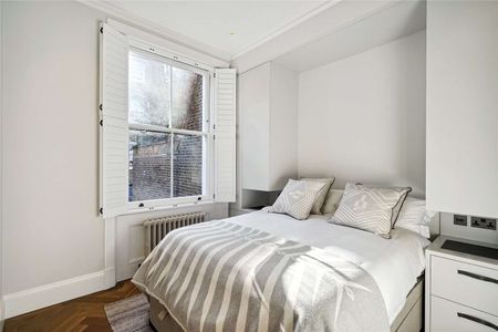 Beautifully presented and fully furnished two bedroom apartment in a prime South Kensington location. - Photo 5
