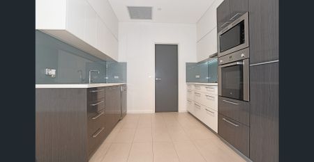 SUPERBLY APPOINTED EXECUTIVE APARTMENT - Photo 5