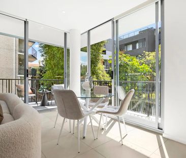 Light and Bright Executive One Bedroom Apartment - Photo 2