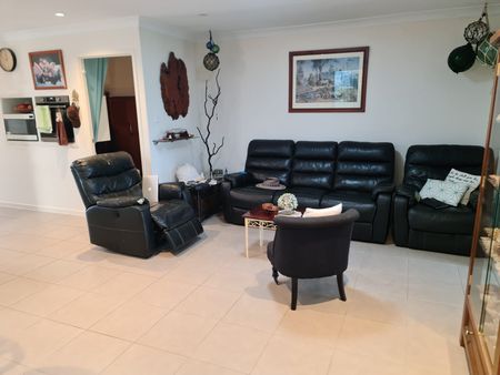 Modern Home in Prime Mango Hill Location - Walk to Schools, Shops & Transport - Photo 5