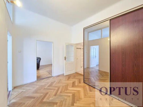 P6 Hradčany, ul. Na valech, světlý částečně zař. byt 2 + 1 a šatna, balkon, 78 m - Фото 1