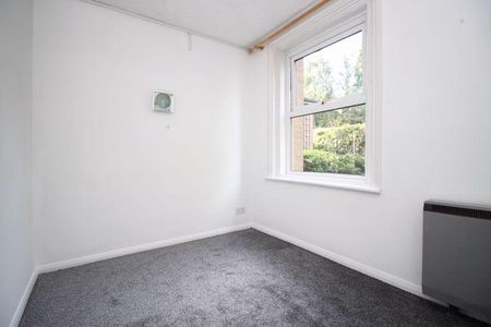 1 bedroom ground floor flat to rent - Photo 4