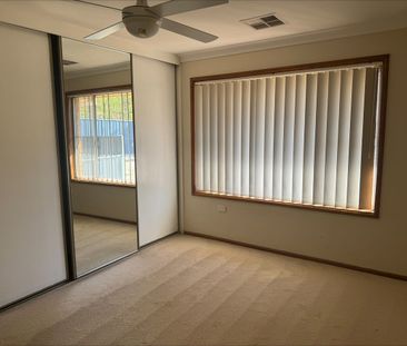 4 BEDROOM SPLIT LEVEL HOME CLOSE TO CBD - Photo 3