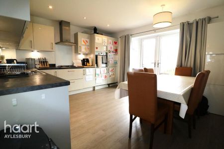 4 bedroom detached house to rent - Photo 5