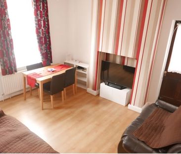 2 Bed End Terrace, Aviary Grove, LS12 - Photo 1