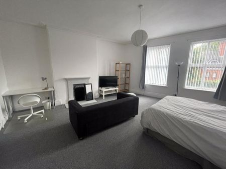 3 bedroom apartment to rent - Photo 2