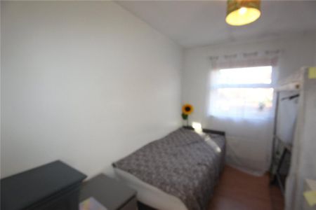 3 bedroom end of terrace house to rent - Photo 5