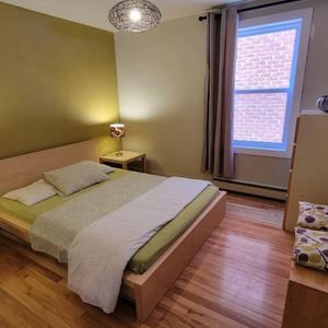 LIBRE - Magnifique logement 3 1/2 à louer meublé + jardin + stationnement gratuit - Photo 2