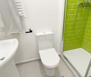 3 Bedroom Apartment - Photo 3