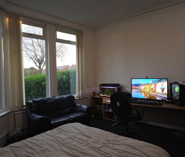 Room 6 - Photo 5