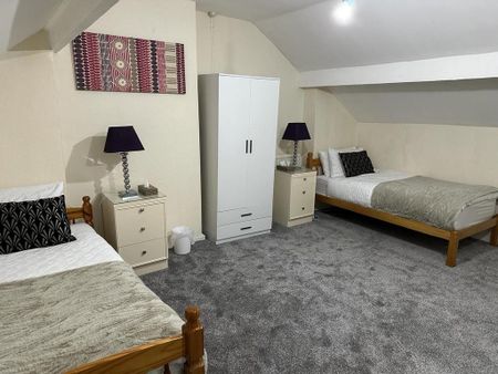 4 bedroom semi-detached house to rent - Photo 5