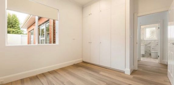 South Yarra - Photo 2