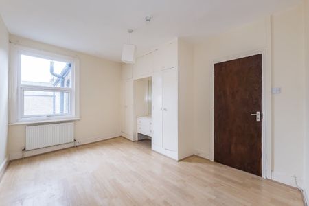 3 bedroom flat to rent - Photo 2