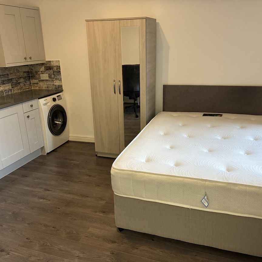 Studio Flat, Westminster Road, CV1 - Photo 1