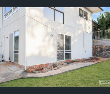 Fully Furnished 2 Bed Unit - Internet & Water Included! - Photo 5