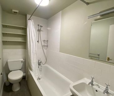 2 Bed Flat, Limes Grove, SE13 - Photo 5