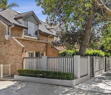 Spacious & Homely Townhouse - Photo 5