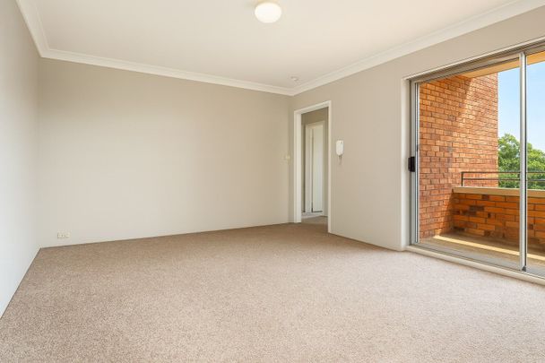 Modern & Spacious Apartment in Prime Campbelltown Location - Photo 1