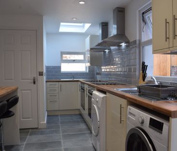 Spacious En-suite Room- Couples Welcome - Photo 4