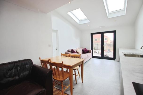 1 bedroom in a house share to rent - Photo 1