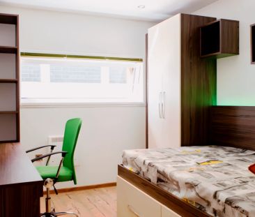 Flat 12 (Flat 2 Floor 4) - 5 Bedrooms - Photo 3