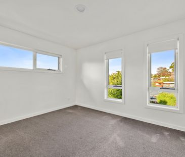 Modern Townhouse with Convenient Living in South Launceston - Photo 3