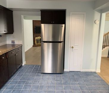 For Lease - 12 Texas Rose Way, Toronto, Ontario - Photo 3