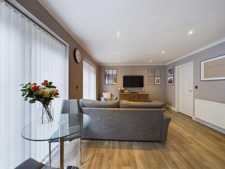2 bedroom ground floor flat to rent - Photo 5