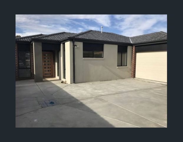 Pretty on Princes - Photo 1