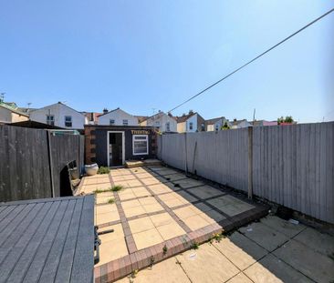 2 bedroom terraced house to rent - Photo 4