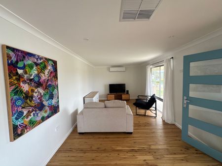 Lovely home in Hillvue - Photo 2