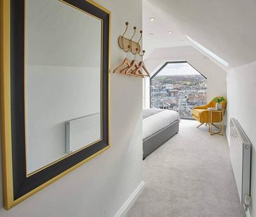 Flowergate - Photo 1