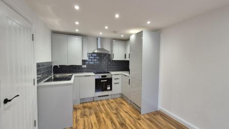 2 bedroom semi-detached house to rent - Photo 4