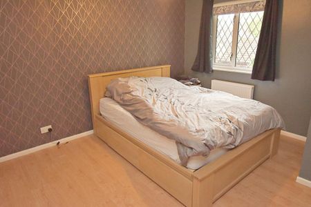 4 bedroom detached house to rent - Photo 4