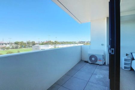 GREAT INNER CITY PAD WITH IMMACULATE INTERIORS - Photo 5