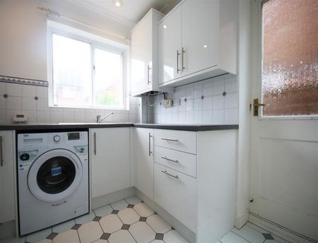 3 Bedroom Detached To Let - Photo 2