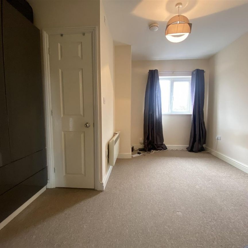 1 Bedroom Flat - Studio To Let - Photo 1