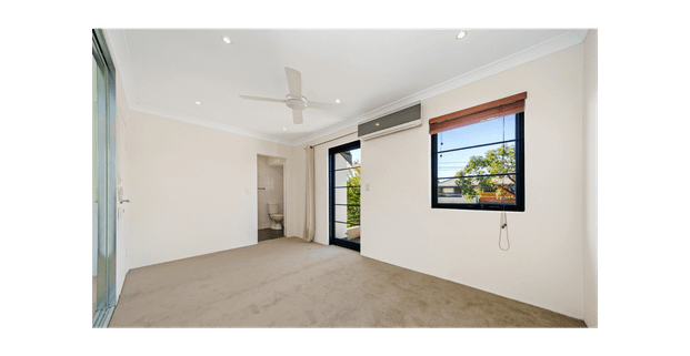 Spacious Townhouse - Photo 1