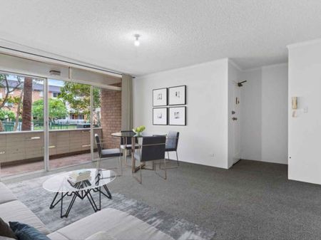 Spacious ground floor apartment - Photo 4